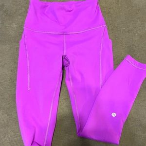 Wunder Train High-Rise Tight with pockets size 4 25”inseam moonlight magenta.